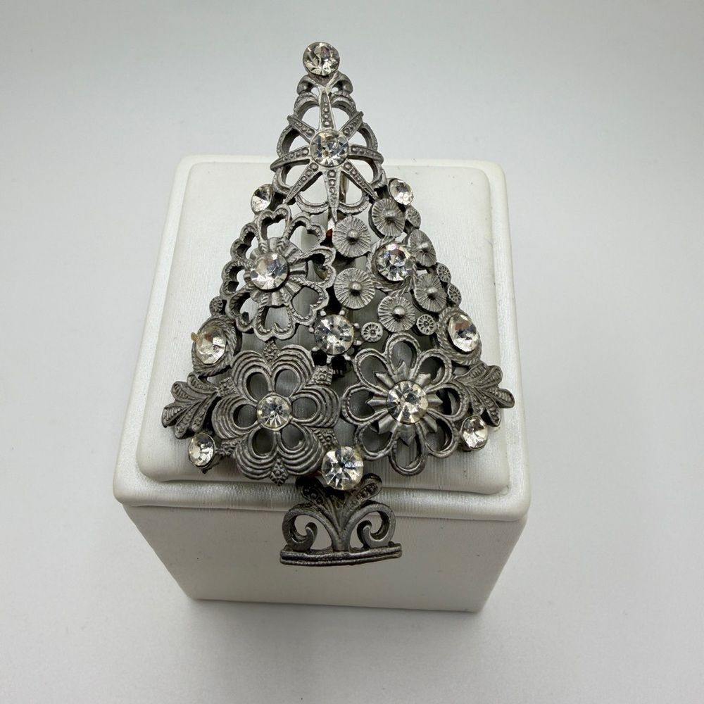 Ultra Craft signed Vintage rhinestone Flower design brooch/pin!‎